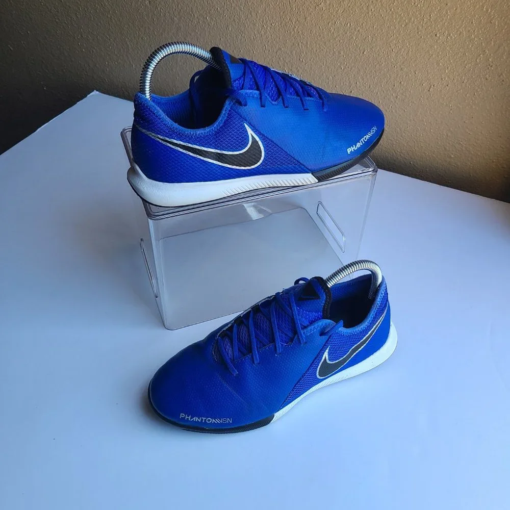 Nike Junior Phantom Vision Academy IC indoor Soccer big kids Size 6Y